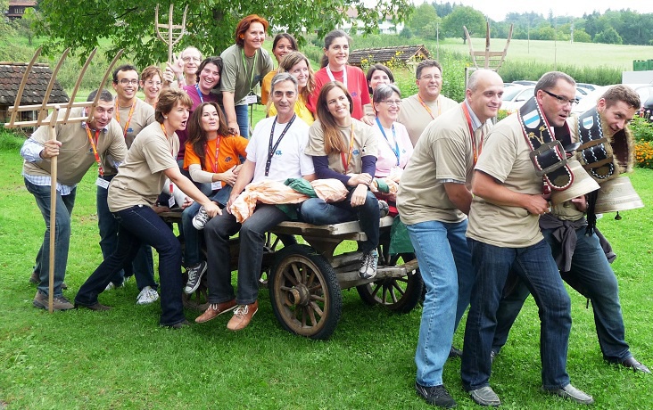 OutdoorTeamChallenge_GruppemitWagen